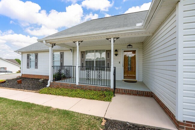 Foto del edificio - Spacious 3 Bedroom Home Near Downtown Greer with Large Backyard and 2-Car Garage.
