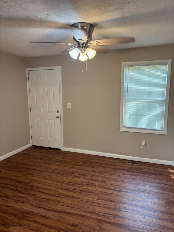 Foto principal - 235 Hillside Rd