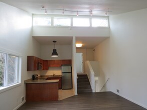 Building Photo - 11241 NE 68th St