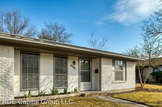 Building Photo - 4 br, 2 bath House - 3701 Summit Ln