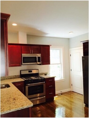 Building Photo - 45 Beech Glen St