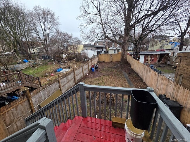 Foto del edificio - 42 Hasbrouck St