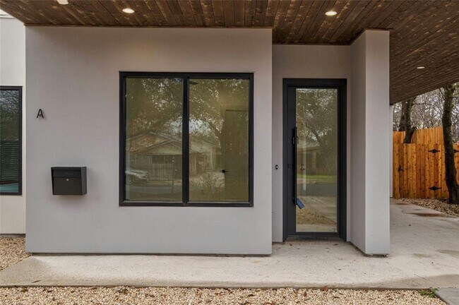 Foto del edificio - 1704 Kinney Ave