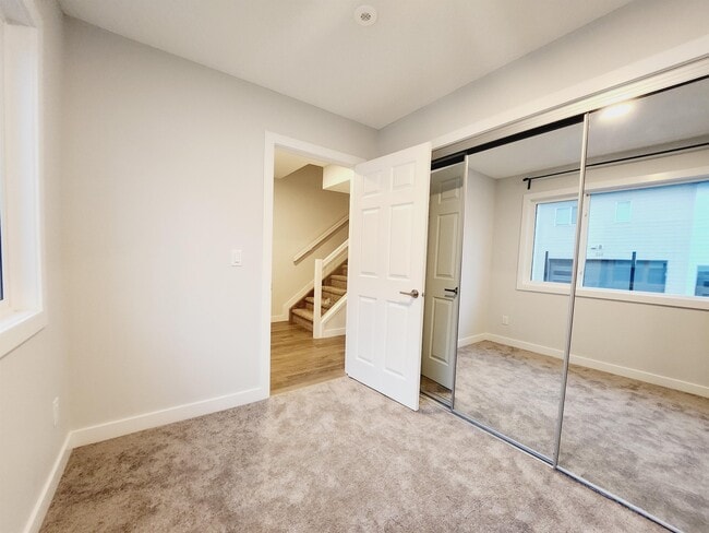Building Photo - 804 Welsh Dr SW