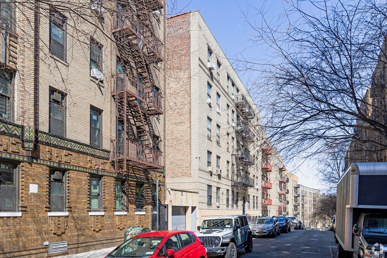 Primary Photo - 49-55 Wadsworth Ter