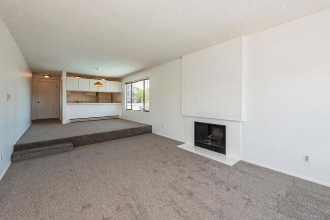 Building Photo - 2 bedroom in Seattle WA 98199
