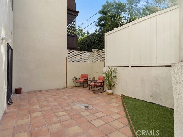 Foto del edificio - 1277 S Beverly Glen Blvd