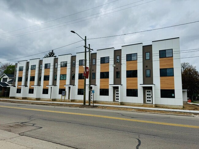 Building Photo - 901 Fulton St W
