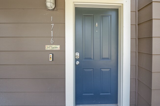 Foto del edificio - 1716 24th Ave NE