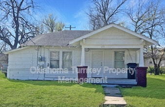 Building Photo - 1112 W 4th St