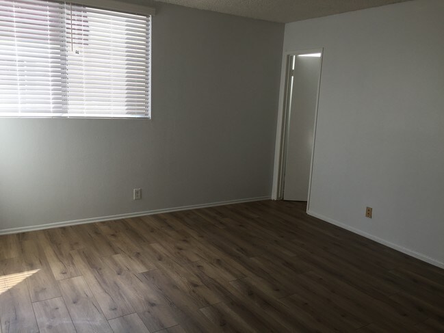 Building Photo - 2452 Chelsea Pl