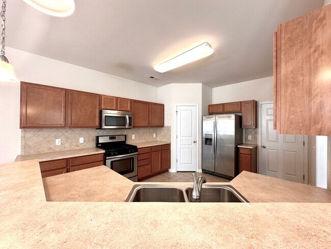 Foto del edificio - **MOVE IN SPECIAL!**Beautiful 3BR/2.5BA Home in Charlotte!