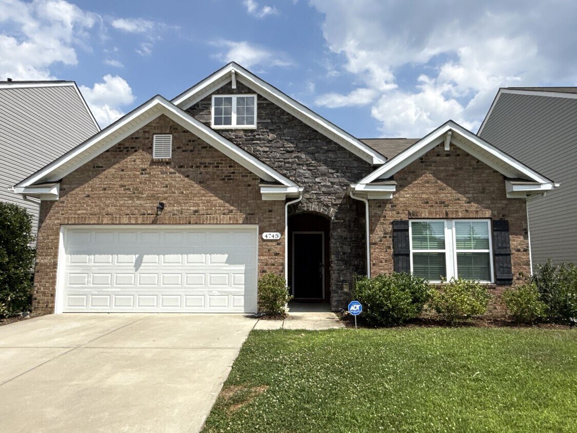 Primary Photo - 3-Bedroom Home in University!
