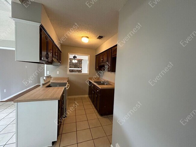 Building Photo - 4891 Summitridge Dr
