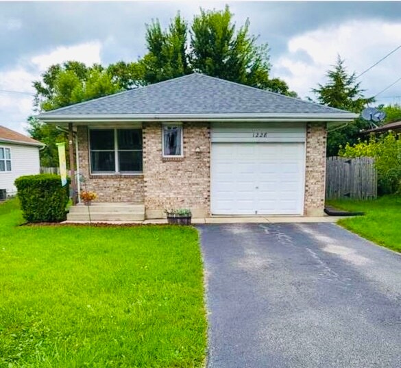 Primary Photo - 1228 Thornwood Ln