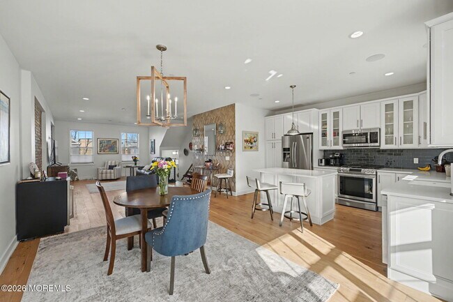 Building Photo - 25 Catherine St