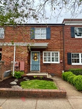 Building Photo - 618 S Pitt St