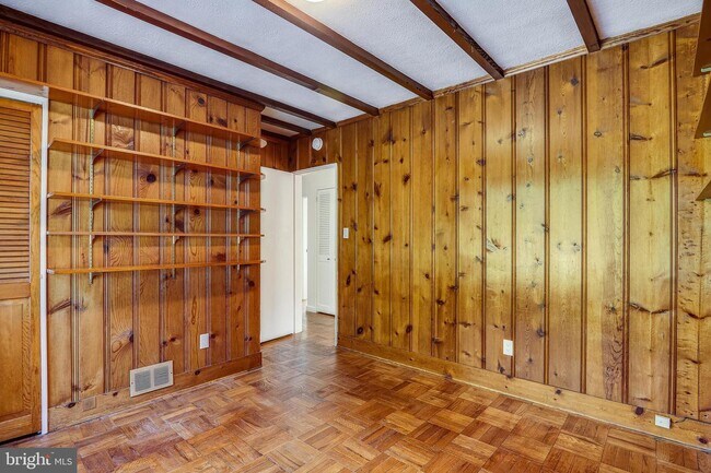 Building Photo - 4004 Beechwood Rd