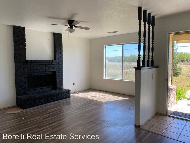 Foto del edificio - 3 br, 2 bath House - 19240 American Ave.