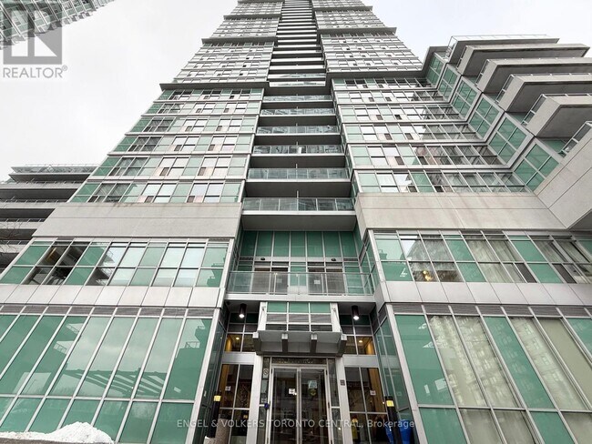 Photo du bâtiment - 70 Town Centre Court