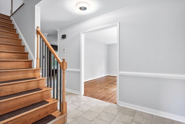 Foto del edificio - $2,500 / 3 br / 3 ba / 1,750 sqft