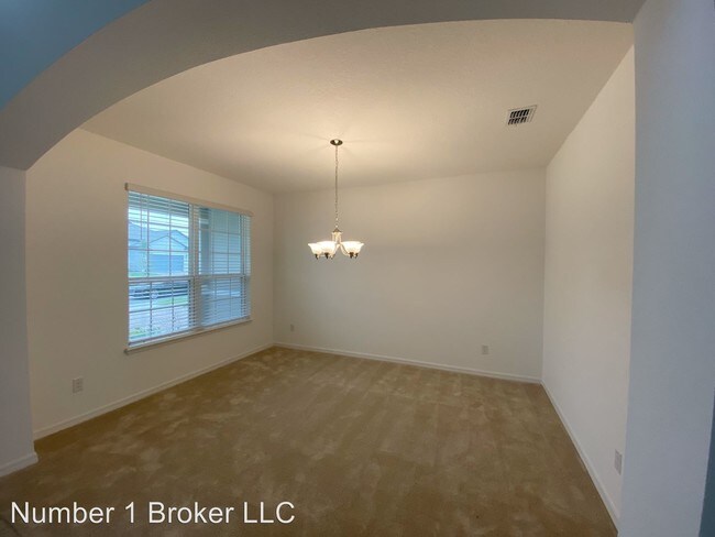 Building Photo - 7 br, 4 bath House - 741 Caterpillar Run