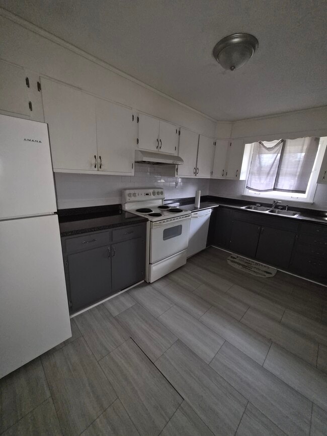 Building Photo - 418 Ewing St NW