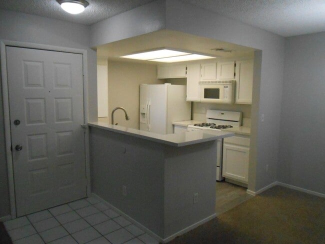 Building Photo - 7100 W Pirates Cove Rd