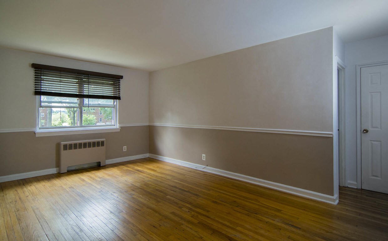 Primary Photo - 1498 Terrace Cir
