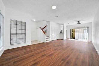 Building Photo - 732 Country Pl Dr