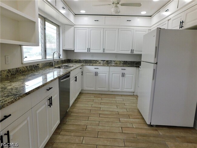 Foto del edificio - 287 Poe Ave