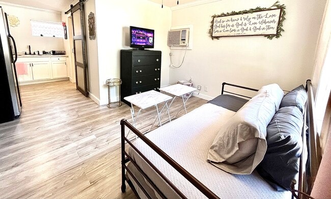 Foto del edificio - 7819 Glider Ave