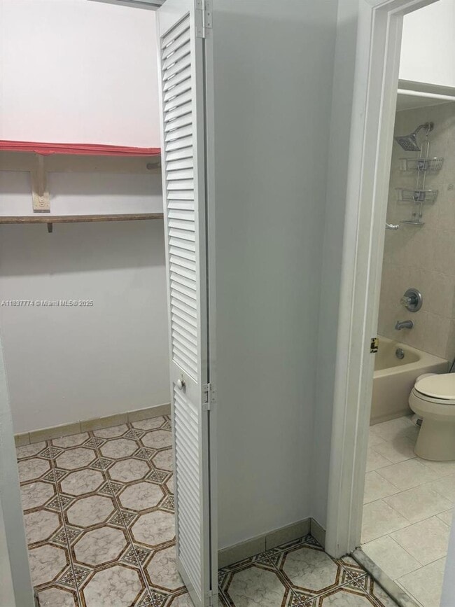 Foto del edificio - 8953 SW 8th Terrace