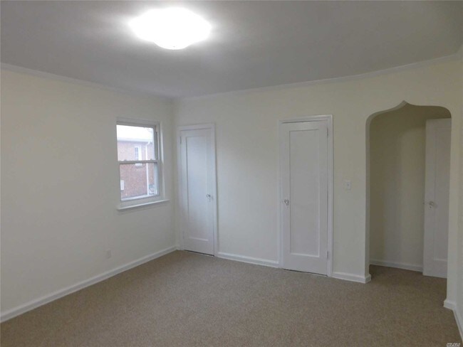 Building Photo - 63-35 Dieterle Crescent