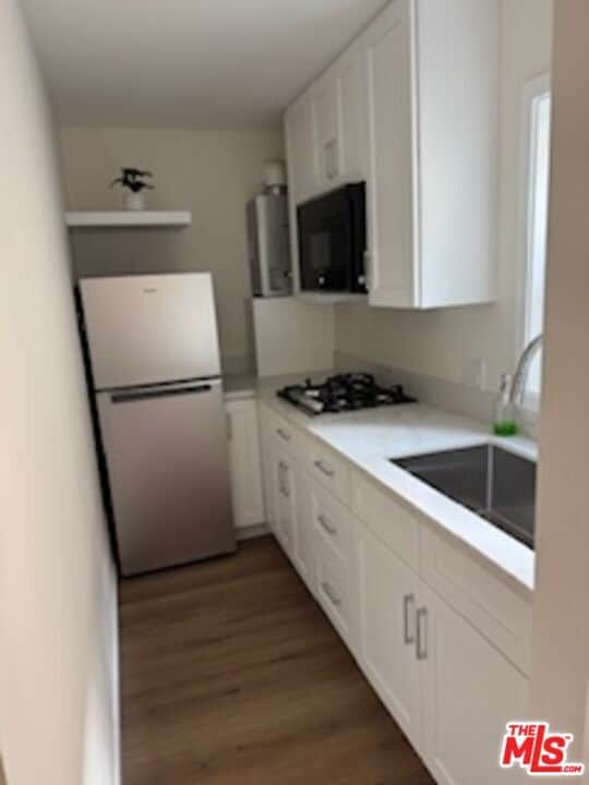 Building Photo - 8570 Sherwood Dr