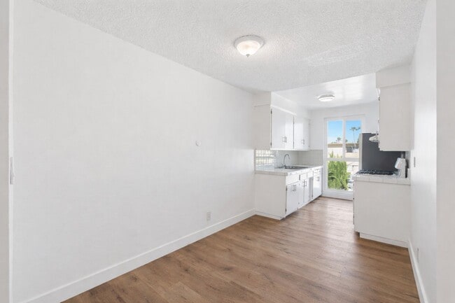 Building Photo - 6828 Fulton Ave