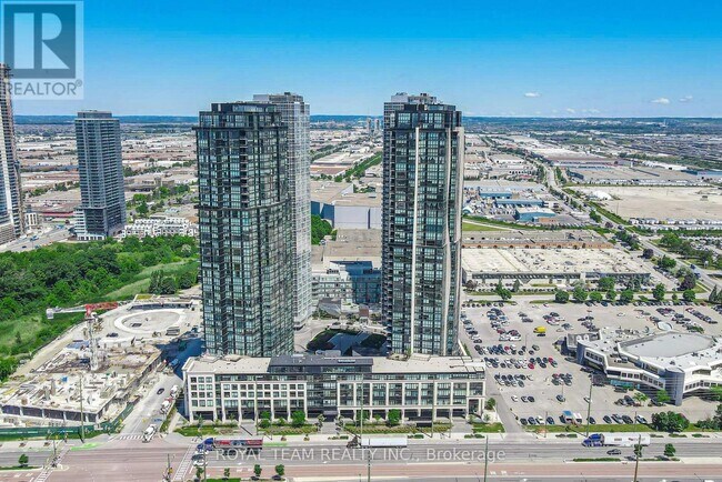 Photo du bâtiment - 2900-2900 Hwy 7
