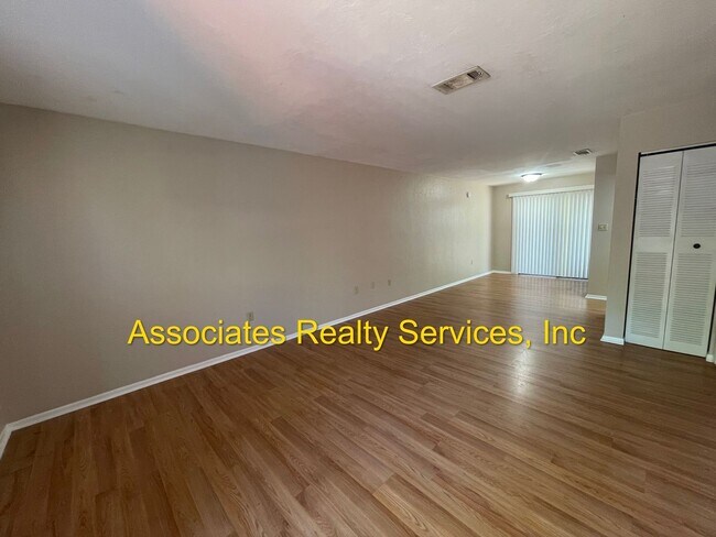 Foto del edificio - End Unit in Bellamy Forge!