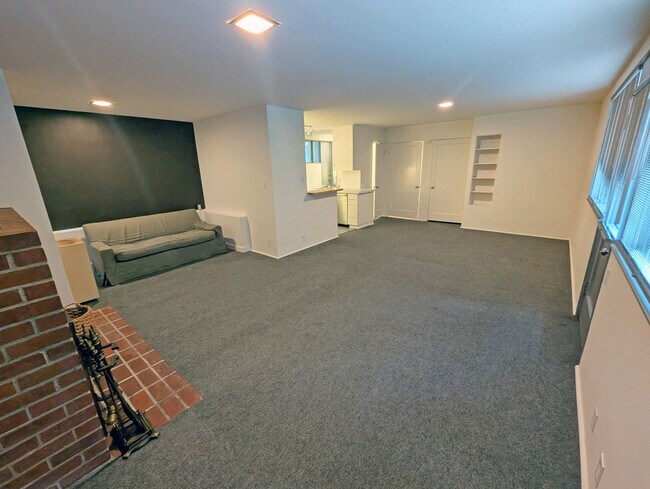 Foto del edificio - 648 Kelton Ave