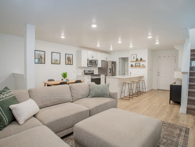 Building Photo - 3758 Orinda Dr