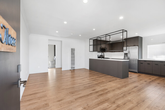 Building Photo - 5941 Comey Ave
