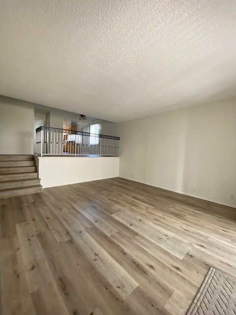 Building Photo - 423 2nd St