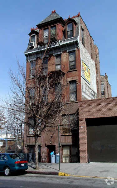 Building Photo - 837 Bedford Ave