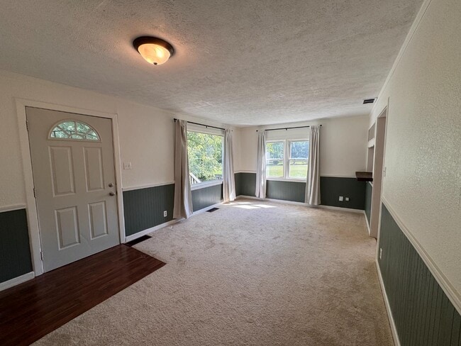 Building Photo - 2703 E Midland Rd