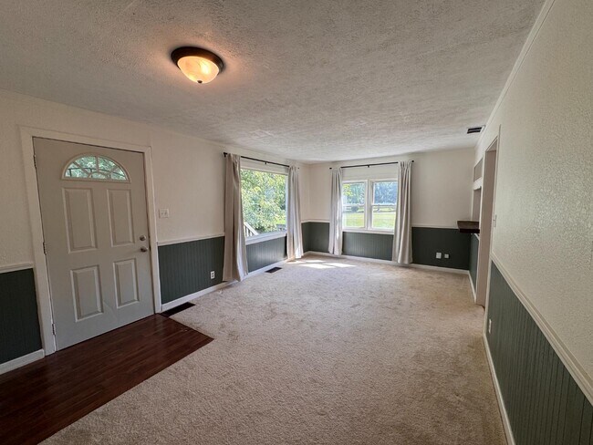 Foto del edificio - 2703 E Midland Rd