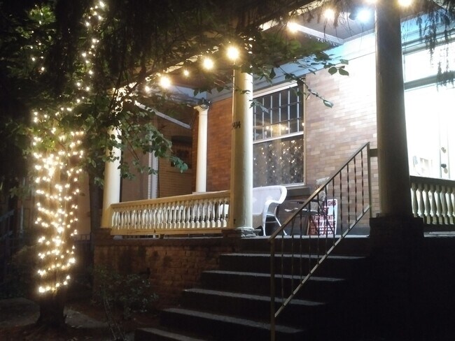 Building Photo - 5414 Howe St