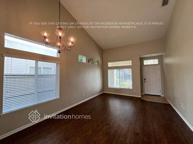 Foto del edificio - 719 Regency Park Cir