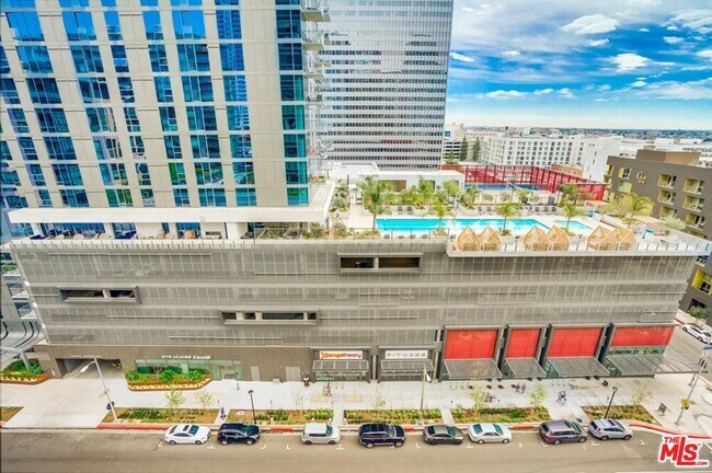 Foto del edificio - 1155 S Grand Ave