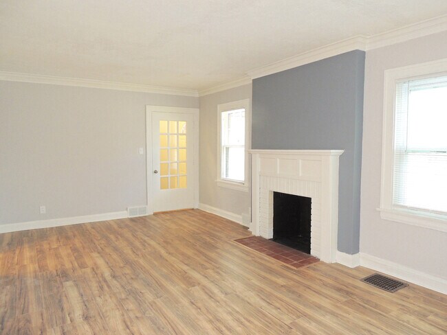 Foto del edificio - Renovated 3 Bed - 1.5 Bath Colonial for Rent!