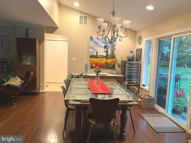 Foto del edificio - 2617 Bowling Green Dr